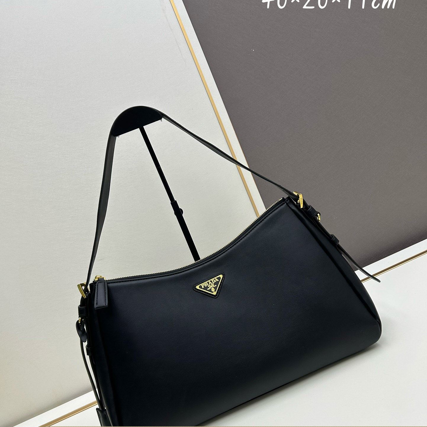 Pra*a top handle bags